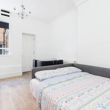 Appartamento Hidden Haven - Heart Of Fitzrovia Londra Esterno foto
